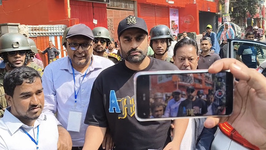 প্রথম ভোট দিয়ে যা বললেন তামিম ইকবাল
