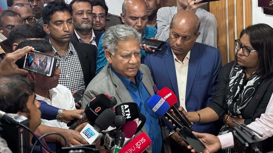 বন্দরে ধর্মঘট ইস্যুতে হার্ডলাইনে যাচ্ছে সরকার: নৌ উপদেষ্টা