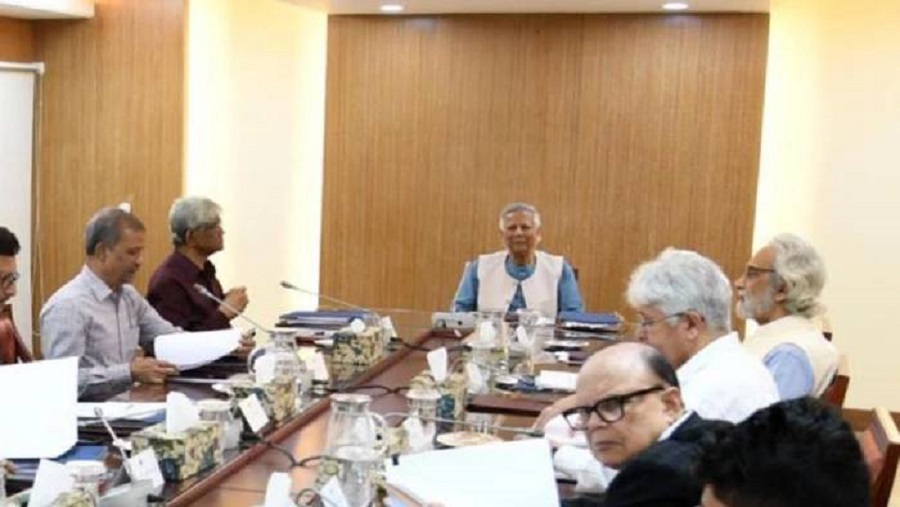 শপথ অনুষ্ঠানে অংশগ্রহণ শেষে পতাকাবিহীন গাড়িতে ফিরবেন উপদেষ্টারা