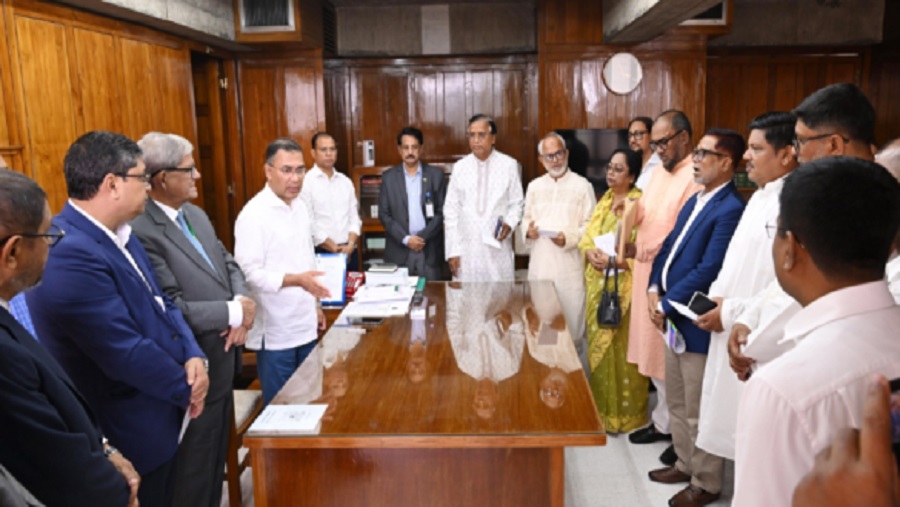 সিটি কর্পোরেশনের প্রত্যেক পরিচ্ছন্নতা কর্মী পেলেন প্রধানমন্ত্রীর ঈদ উপহার