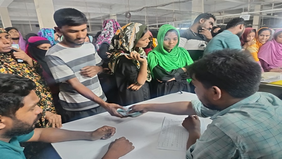 ডিসি জাহিদের নির্দেশে যন্ত্রপাতি বিক্রি করে শ্রমিকদের বকেয়া পরিশোধ