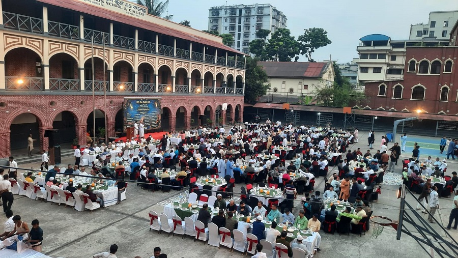 সেন্ট প্ল্যাসিডস স্কুলে প্রথমবারের মতো ইফতার মাহফিল অনুষ্ঠিত