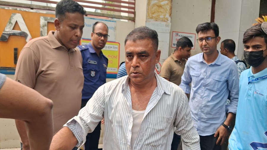 এন মোহাম্মদ প্লাস্টিক কারখানায় সংবাদ সংগ্রহ করতে গিয়ে দুই সাংবাদিক আহত
