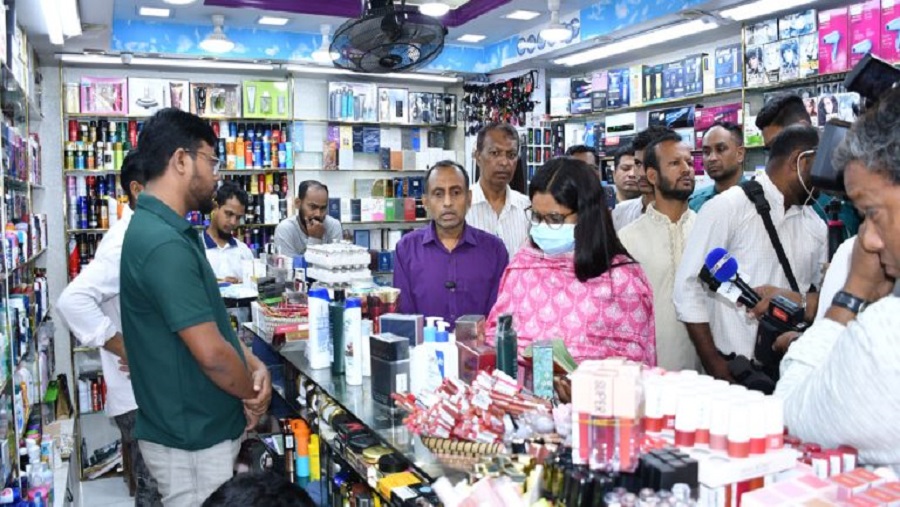 সানমারে দেশীয় কাপড়কে পাকিস্তানি বলে বিক্রয় জরিমানা