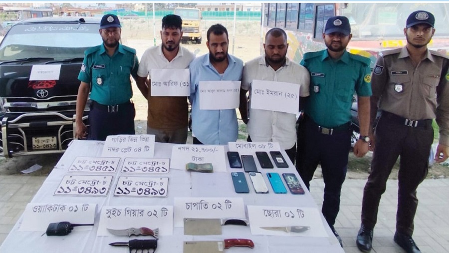 পতেঙ্গায় ডাকাত দলের ৩ সদস্য গ্রেপ্তার, মাইক্রোবাস জব্দ