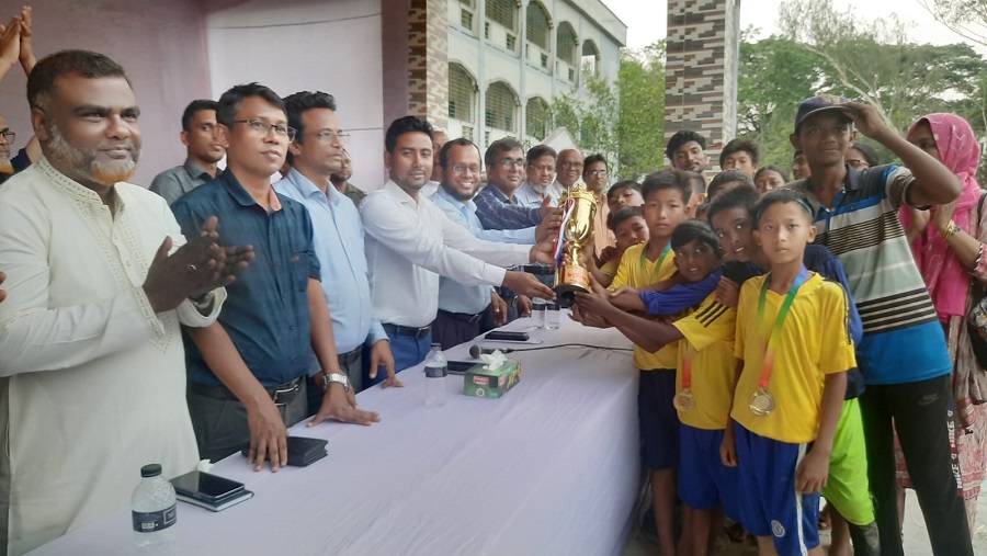 বোয়ালখালীতে প্রাথমিক বিদ্যালয় গোল্ডকাপ: চ্যাম্পিয়ন চরখিজিরপুর ও হেমপঙ্কজ