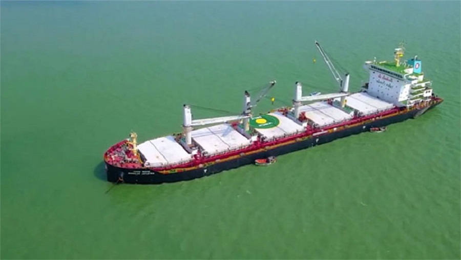 ৪০ দিনের অনিশ্চয়তা: হরমুজে থামিয়ে দেওয়া হলো ‘বাংলার জয়যাত্রা’