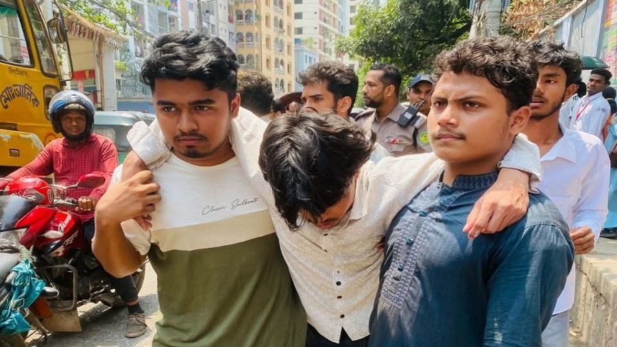 গ্রাফিতিতে ‘গুপ্ত’ লিখা নিয়ে সিটি কলেজে ছাত্রদল-শিবিরের সংঘর্ষ