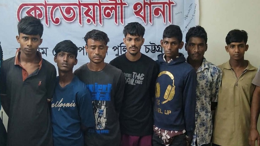 চট্টগ্রামে ডাকাতির প্রস্তুতিকালে ৭ জন আটক, উদ্ধার ৩ ছোরা