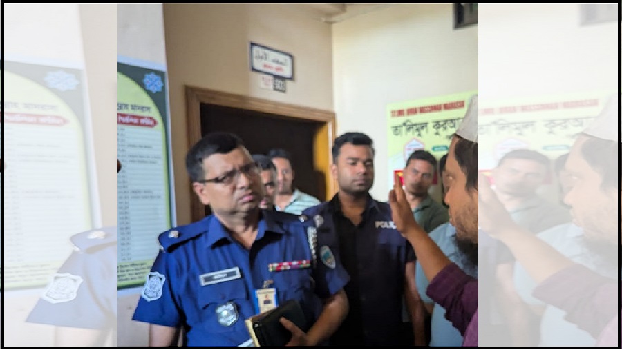 আবাসিক কক্ষ থেকে মাদ্রাসা শিক্ষকের লাশ উদ্ধার, এলাকায় চাঞ্চল্য