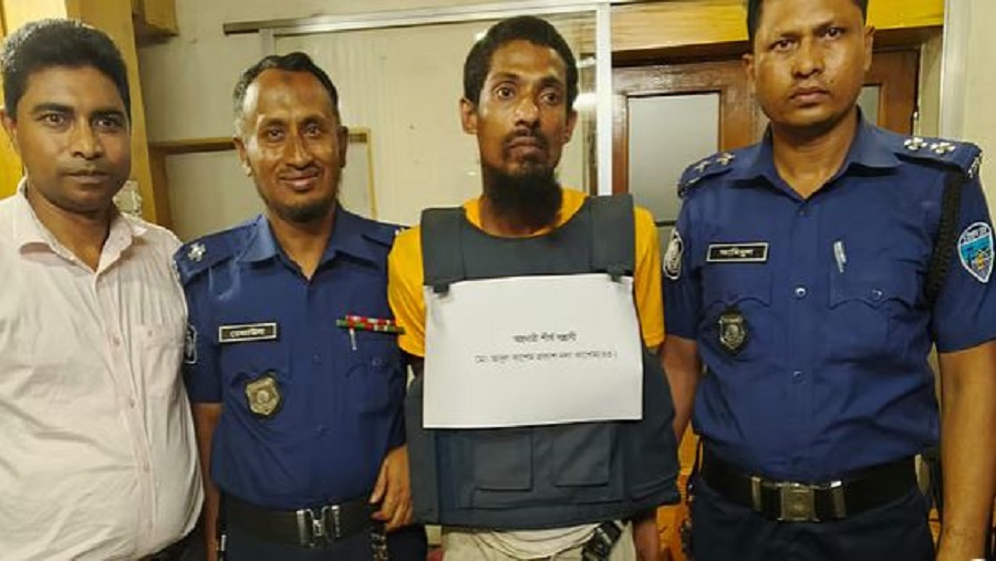 সলিমপুরে তাণ্ডবের মূলহোতা শীর্ষ সন্ত্রাসী নলা কাশেম অস্ত্রসহ ধরা