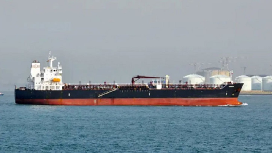 তেলের বড় চালান নিয়ে একের পর এক জাহাজ ভিড়ছে চট্টগ্রাম বন্দরে