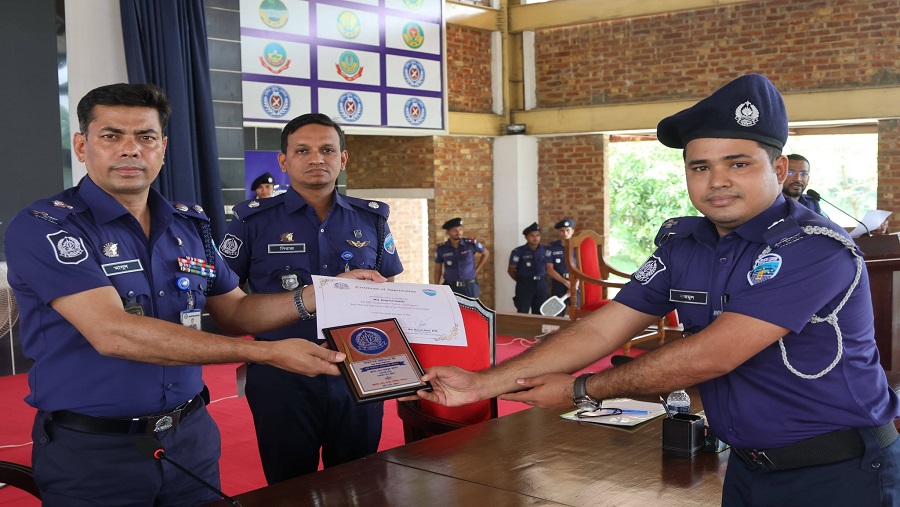 চট্টগ্রাম জেলা পুলিশের মাস্টার প্যারেডে শৃঙ্খলা ও পেশাদারত্বের প্রদর্শন