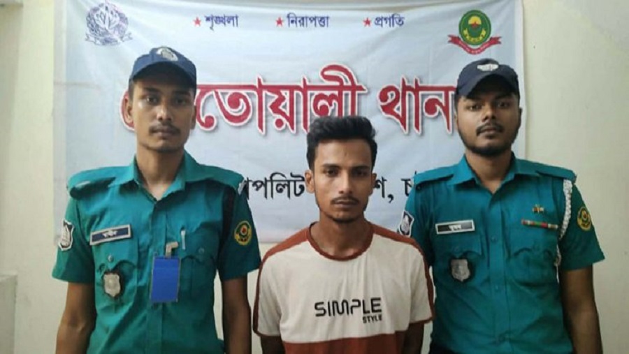 বিক্রির উদ্দেশ্যে মদ মজুত, দোকান মালিক জাহিদুল গ্রেপ্তার