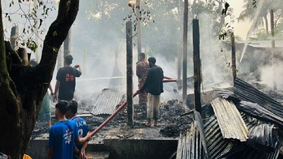 বৈদ্যুতিক শর্ট সার্কিটের আগুনে বোয়ালখালীতে পাঁচ বসতঘর পুড়ে ছাই