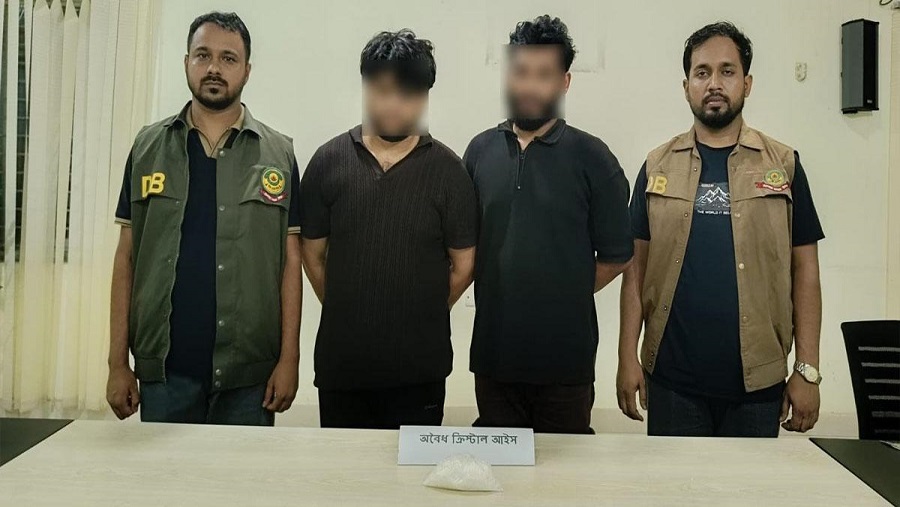 চট্টগ্রাম নগরে আইসের কারবার: ফিনলে স্কয়ার থেকে দুজন গ্রেপ্তার