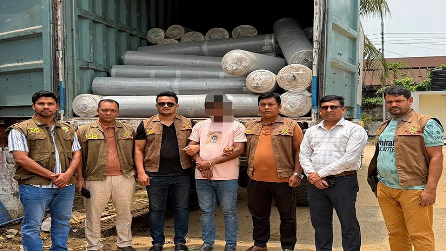 চট্টগ্রাম থেকে গাজীপুরের পথে ‘গায়েব’ কাপড়, উদ্ধার নোয়াখালীতে
