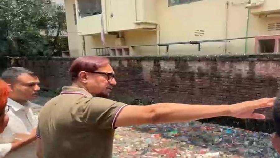খাল-নালা দখল ও বর্জ্য ফেলা বন্ধে কঠোর হওয়ার নির্দেশ মেয়রের