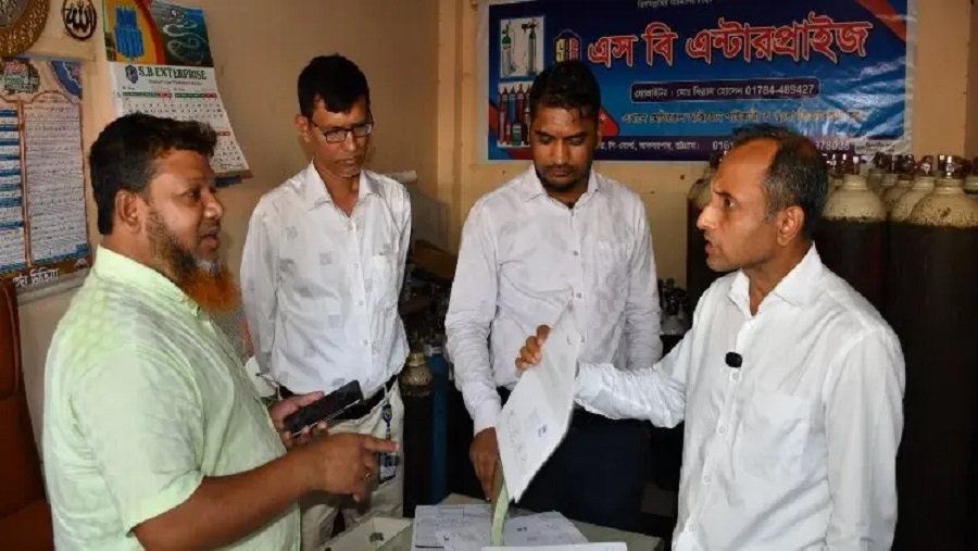 মেয়াদোত্তীর্ণ ওষুধ ও অননুমোদিত প্রসাধনী বিক্রি, চট্টগ্রামে চার প্রতিষ্ঠানে জরিমানা