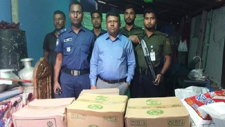 চাটখিলে টিসিবির পণ্য জব্দ, ডিলারশিপ বাতিলের সুপারিশ