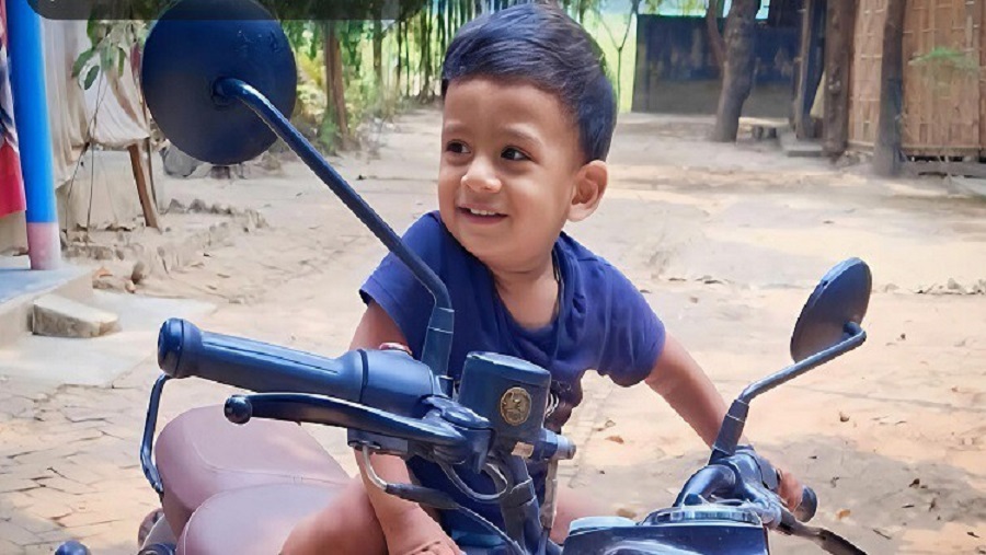 যে পুকুরপাড়ে খেলত আয়ান, সেখানেই থেমে গেল তার জীবন