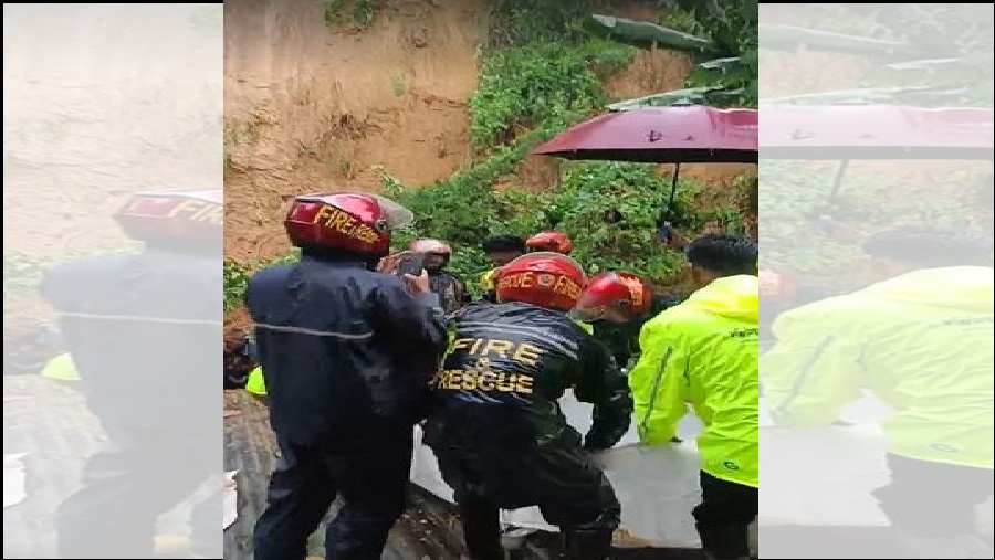 চট্টগ্রামের চশমা পাহাড়ে পাহাড়ধস, প্রাণ গেল স্কুলপড়ুয়া সুমাইয়ার
