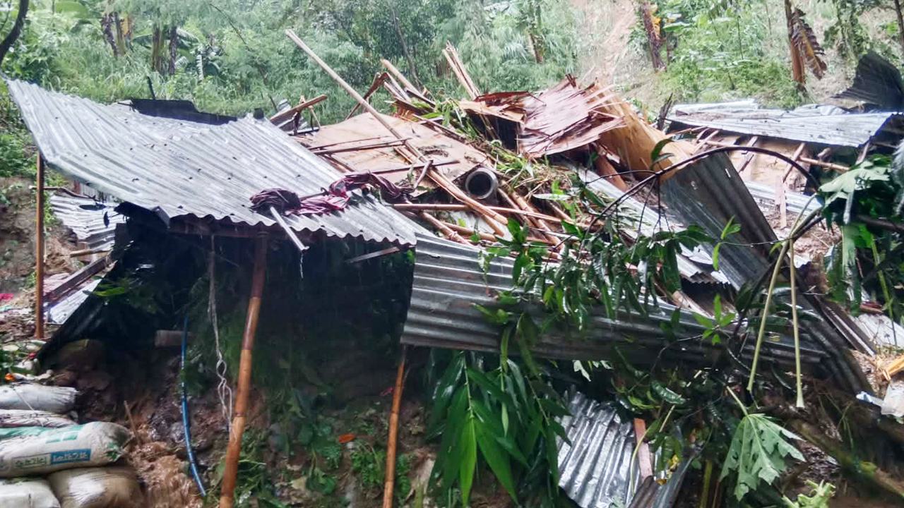 সীতাকুণ্ডের জঙ্গল সলিমপুরে পাহাড়ধস, মাটিচাপায় প্রাণ হারাল ১০ মাসের তানভীর